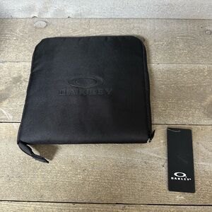 Oakley Packable Nylon Duffle Bag Blackout Black Zip 19” X 10” X 11” NWT